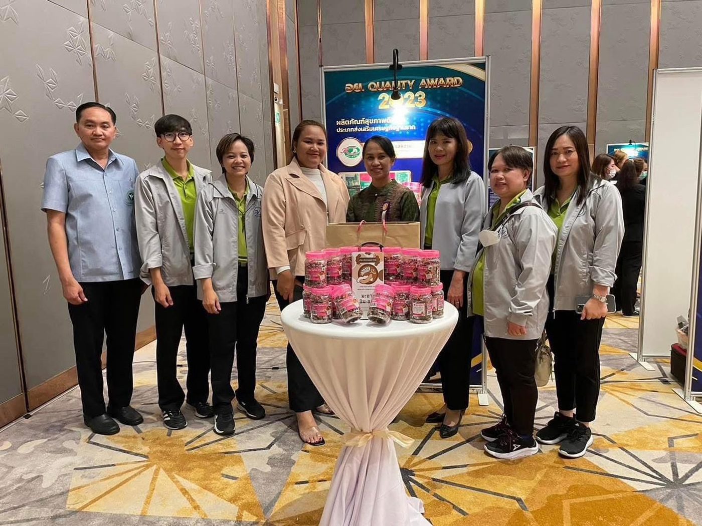 ทีมงานบริษัทเข้ารับรางวัล อย. Quality Award 2023